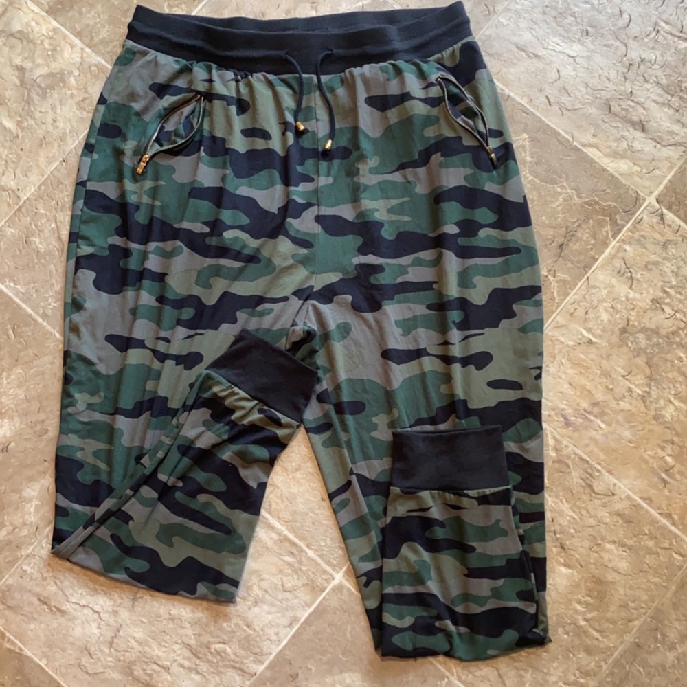 Camouflage Joggers | drawstring Gold detail